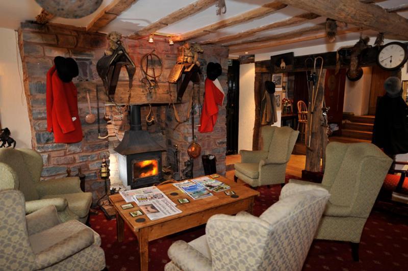 Отель The Hood Arms Kilve Экстерьер фото