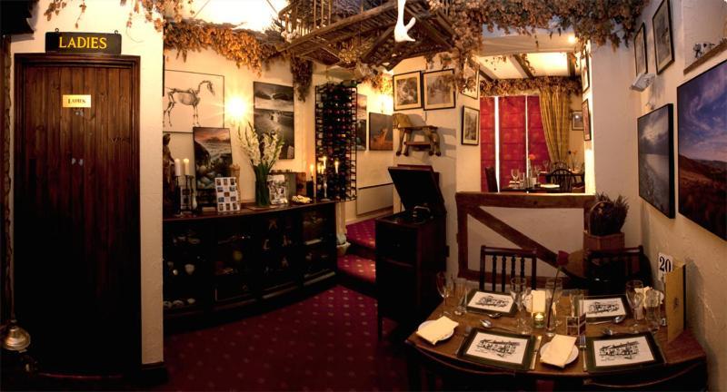 Отель The Hood Arms Kilve Экстерьер фото
