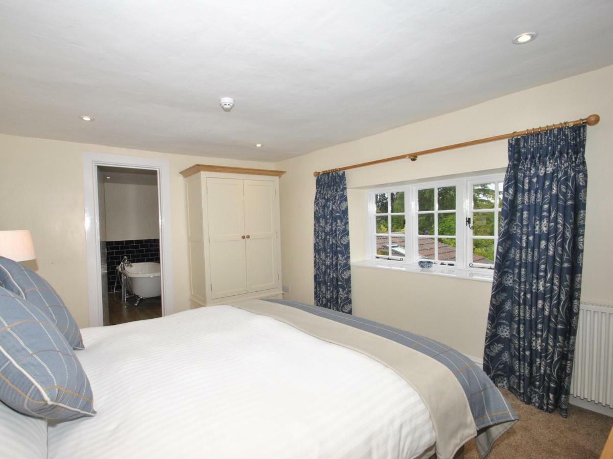Отель The Hood Arms Kilve Экстерьер фото